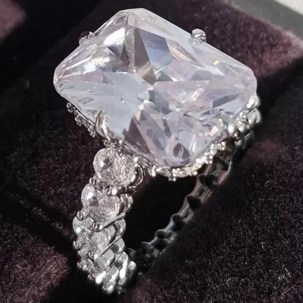 NEW 925 STERLING SILVER ENGAGEMENT DIAMOND RING, CUTE RING, SHINY RING. - Picture 1 of 6